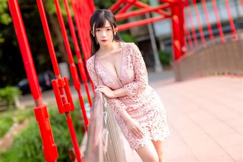 4K Asian Pose Dress Décolletage Glance Bokeh HD Wallpaper Rare