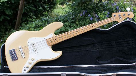 Beautiful 1983 Usa Dan Smith Era Fender Jazz Bass Rare Ivory Finish