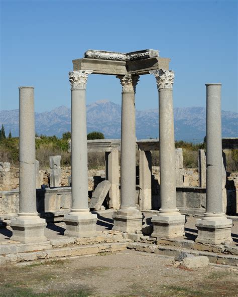 File:Perge columns mountains.jpg - Wikimedia Commons