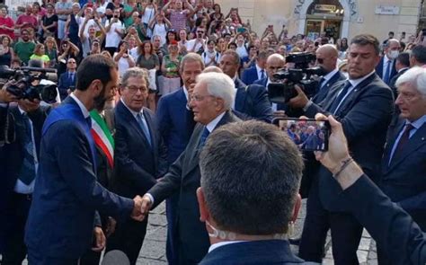 Taormina Il Presidente Mattarella A Taobuk Inaugura L Installazione Di