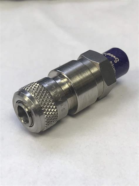 Instrumentation Quick Connect QC Series 1 8 NPT Swagelok SS QC4 B 2PM