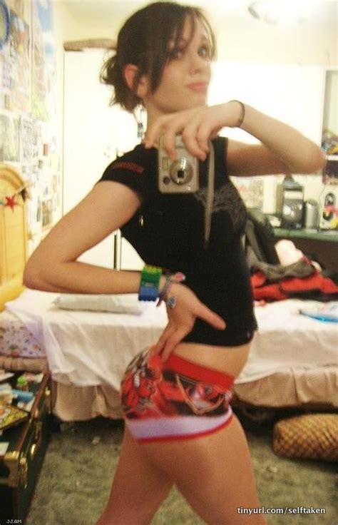 AMATEUR Teen Girls Selfshot Mirror Selfie Mirror Porn Pic