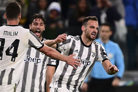 Juventus Y Sevilla Empatan A Por La Semifinal De La Liga Europea