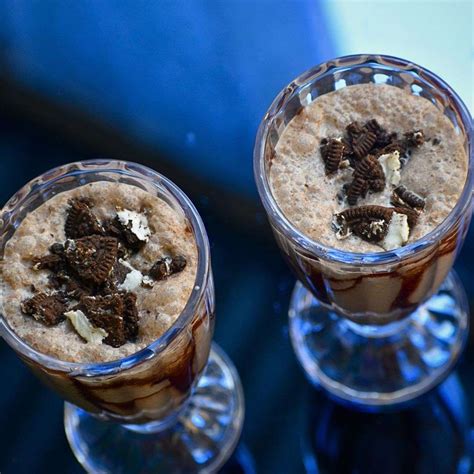 Oreo Milkshake Recipe With Just 4 Ingredients