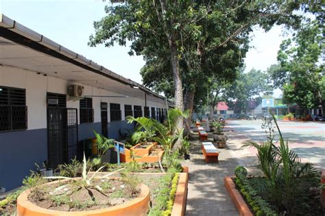 Taman Hijau Sekolah Sma Negeri Binjai