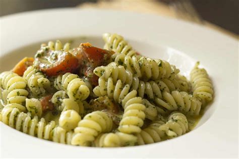 Fusilli Al Pesto Di Cicoria E Pomodorini Mangia Con Me