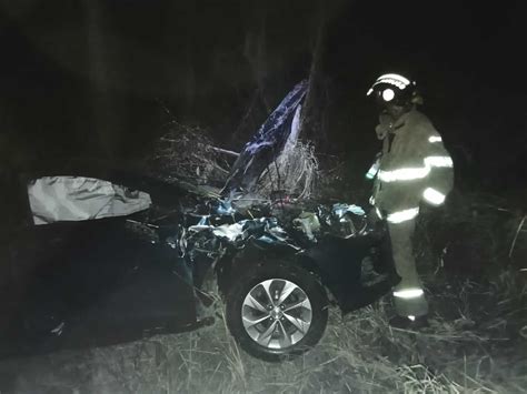 Vehículo tripulado por familia cae a barranco de 50 metros de