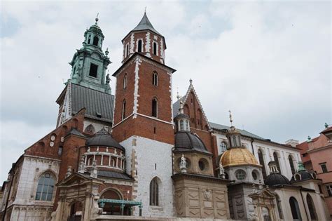 Visiting Wawel Royal Castle & Cathedral in Kraków, Poland | Jana Meerman