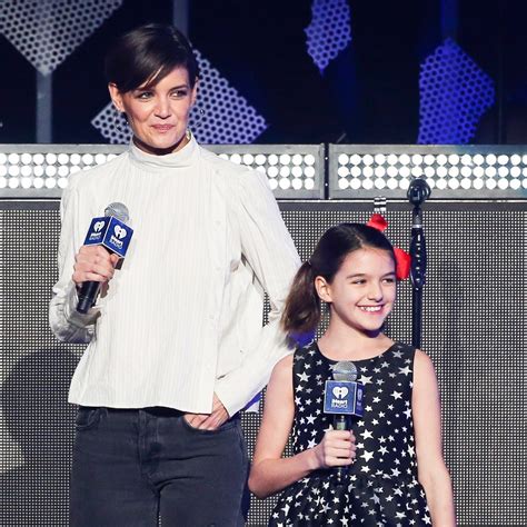 Suri Cruise Estrella Inesperada Del Desfile Del Orgullo Lgbt En Nueva York