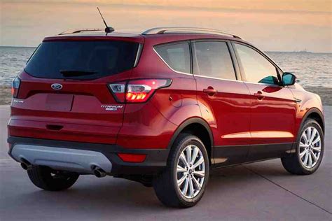 2019 Ford Escape Vs 2019 Ford Edge Whats The Difference Autotrader