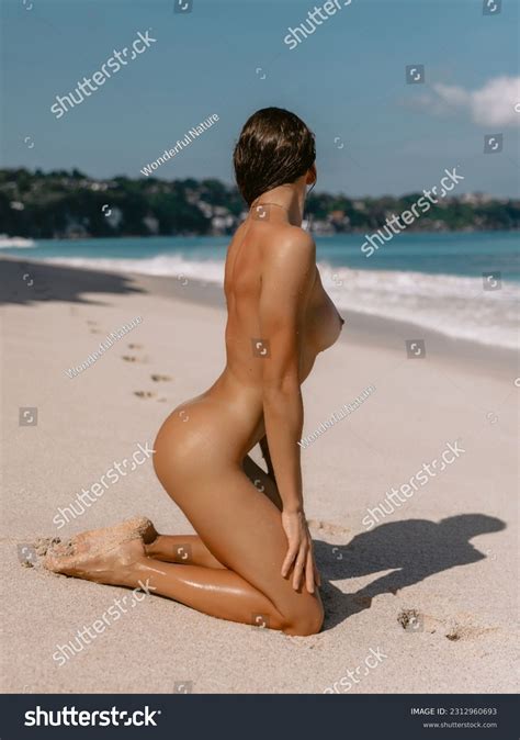 Photo De Stock Femme Nue Avec Corps Sportif Sur 2312960693 Shutterstock