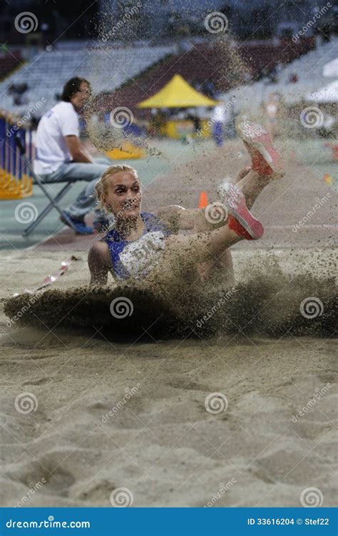 Atleta Del Salto De Longitud Imagen De Archivo Editorial Imagen De