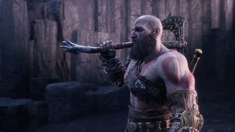 Kratos sosteniendo el hacha Leviatán en God of War Ragnarok Valhalla