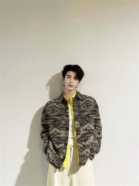 ootd layering jaket ala zhang ling  karismatik idn times