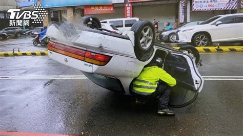 轎車撞分隔島翻覆 男辯撿東西「渾身酒氣」驚人酒測值曝 Yahoo奇摩汽車機車