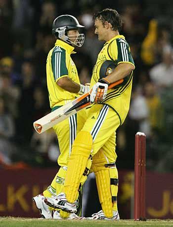 Ricky Ponting Congratulates Adam Gilchrist On His Hundred