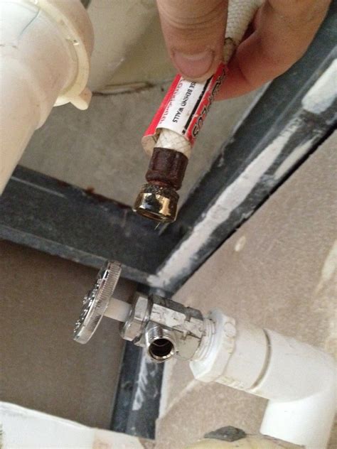 how to fix toilet valve