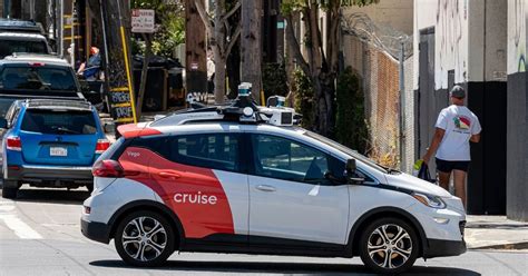 California DMV suspends Cruise’s robotaxi permit ‘effective immediately’ : r/hypeurls