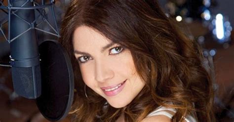 Cristina DAvena In Bikini Fa Impazzire Il Web E La Foto Diventa Virale