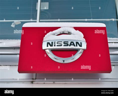 Nissan Logo Hi Res Stock Photography And Images Alamy