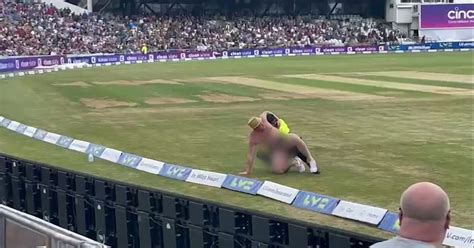 Streaker Strips Naked And Runs Onto Field During England Test Match Hull Live