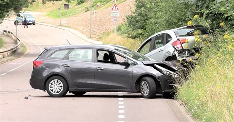 Unfall In St Ingbert Zwei Personen Durch Frontalkollision Schwer Verletzt