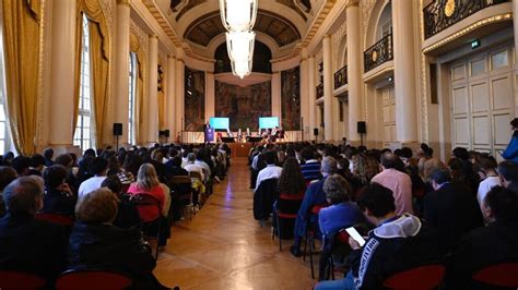 Entre Crisis De Democracia Y Petici N De Participaci N En La Mesa