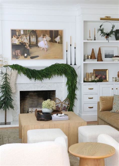 19 Classy Christmas Mantle Decor Ideas Rustic Simple Elegant