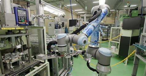 協働ロボットは従来型産業用ロボットと何が違うのか？ Tech（テックプラス）