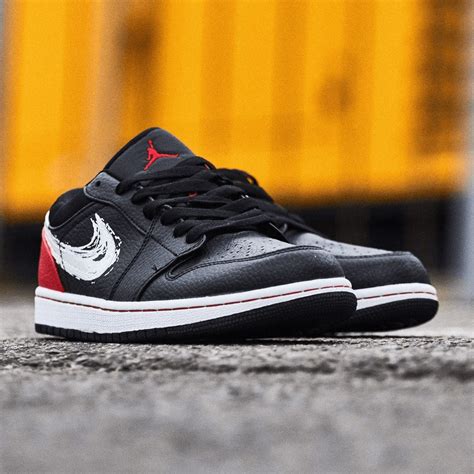 Giày Nike Air Jordan 1 Low Brushstroke Swoosh Black Red Da4659 001