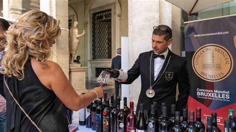 Vino entrega de premios y degustación de vinos italianos ganadores de