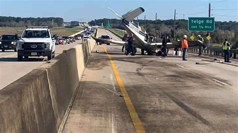 Piloto Aterriza De Emergencia Avioneta Y Sale Ileso