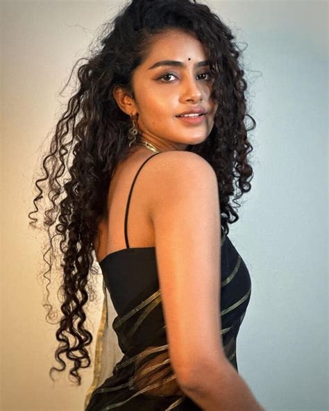 Anupama Parameswaran Looks Fiery Hot In Black Saree Iwmbuzz