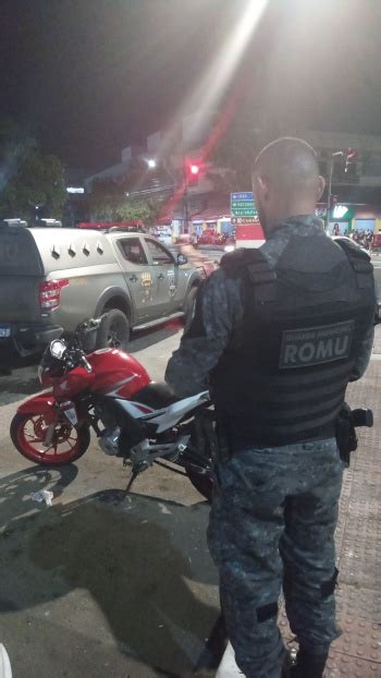 Guarda de Vitória prende suspeito motocicleta adulterada na Rua da