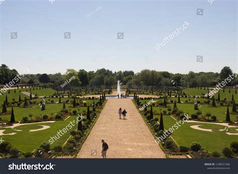 2 London Hampton Court Maze Images, Stock Photos & Vectors | Shutterstock