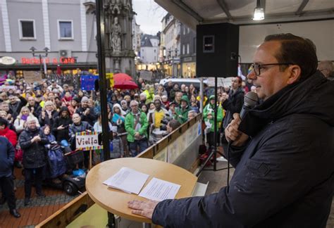 Oberb Rgermeister Kufen Bei Demokratie Kundgebung Vom Runden Tisch