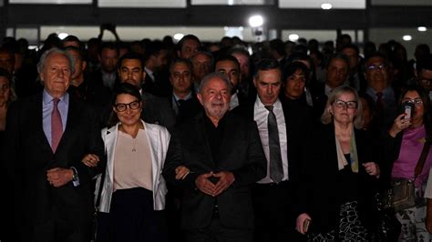 Lula Y Los Jefes Del Poder Legislativo Y Judicial De Brasil Llaman A