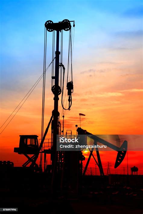 Oilfield Derrick Stock Photo - Download Image Now - Agricultural Field, Borehole, Business - iStock