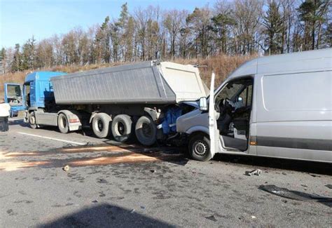 Tödlicher Unfall Smart Fahrer wird eingeklemmt und stirbt