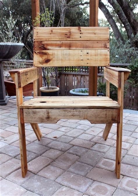 Diy Pallet Chair Wooden Pallet Furniture Wooden Pallet Crafts Reclaimed Wood Projects