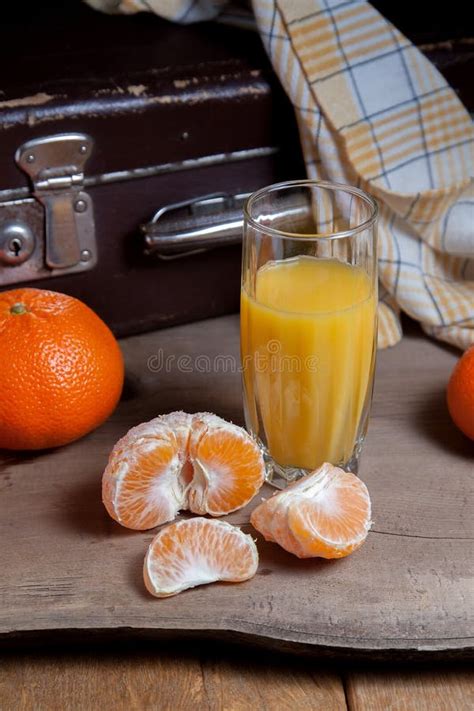 Mandarinas O Mandarinas De Naranja Maduras Sin Pelar Trozos De