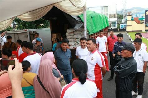 Polda Sulut Dan Bulog Gelar Pasar Murah Sambut Puasa Lebaran