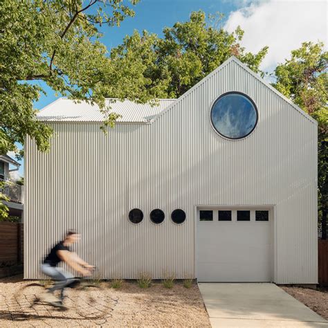 Larue Architects Renovates Sprawling Hilltop Austin House