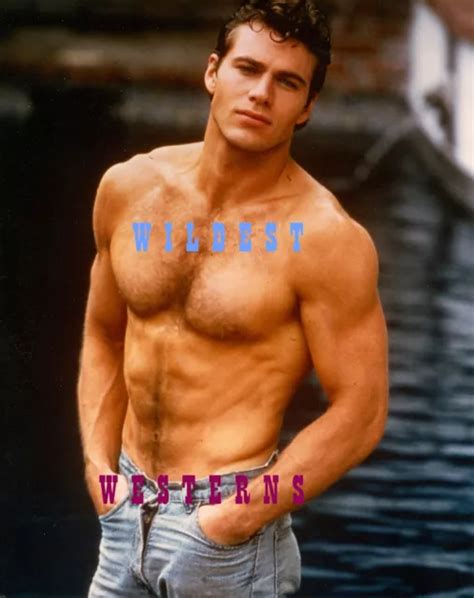 JON ERIK HEXUM RARE PHOTO Sexy SHIRTLESS Hairy Chest GAY INTEREST Beefcake HUNK EUR 40 32