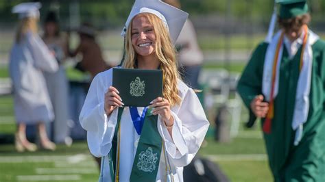 Richwoods High School sends off 378 in graduation ceremony