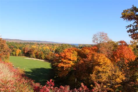 5 Reasons to Plan a Golf Trip in the Fall | Fairmont Le Château Montebello