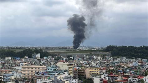 Un Avion S Crase Au D Collage Au N Pal Passagers Sont Morts Et Le