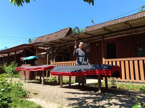 Mepe Kasur Tradisi Unik Suku Osing Banyuwangi Jelang Idul Adha