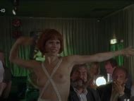 Naked Sylvie Bertin in Das Glück ihres Lebens