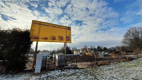 Fotogalerie Vedle tržnice v Kudowě Zdrój roste rychlé občerstvení